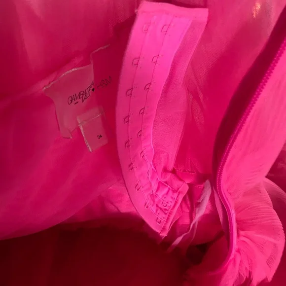 Chic Pink Tulle Strapless Dress - Picture 6 of 9